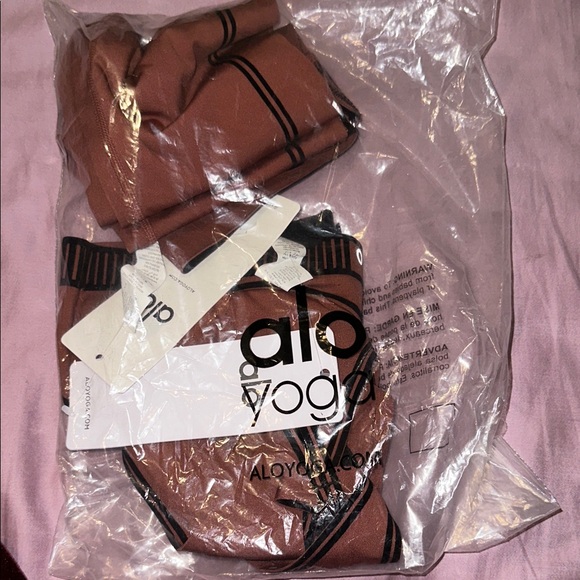 ALO Yoga Leggings - Picture 1 of 4